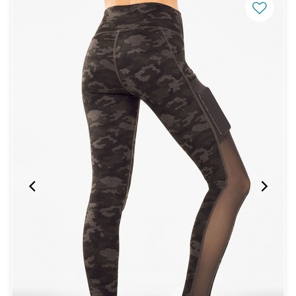 Mila Camo 7/8 high waisted pocket mesh small - Picture 4 of 5